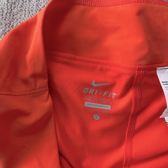 Nike Womens Pleated Woven Skirt - Turf Orange/Matte Silver Code: 596687-847 L - Picture 4 of 6